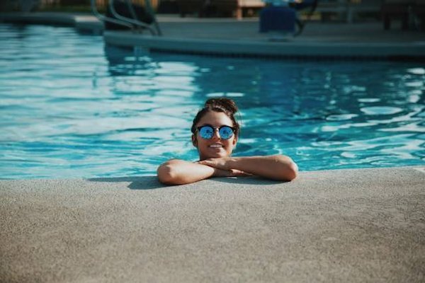 Comment organiser un séjour en famille en pratiquant le naturisme?